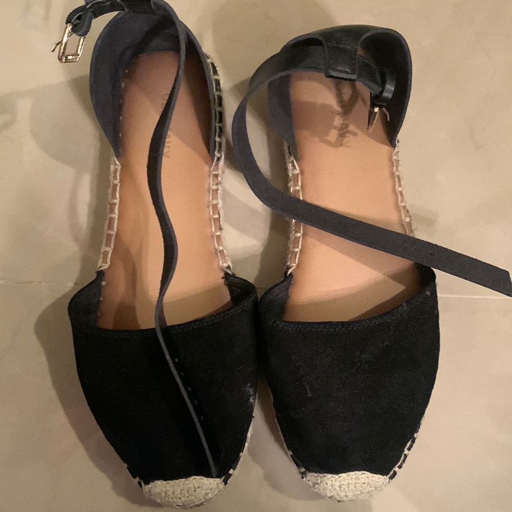 Closed toe espadrilles